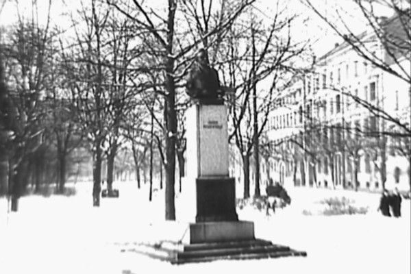 12. janvāris vēsturē: latviešu gleznotājam Janim Rozentālam tiek atklāts piemineklis Rīgā